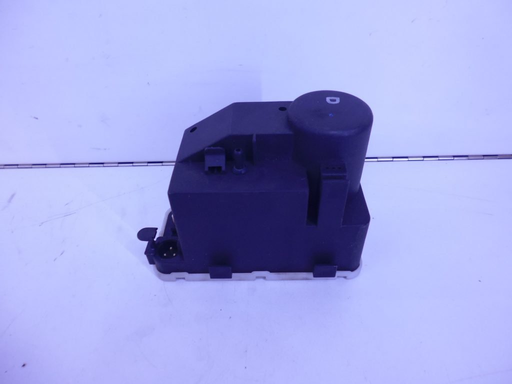 W124 CENTRALE VERGRENDELINGS POMP A1248001148-0