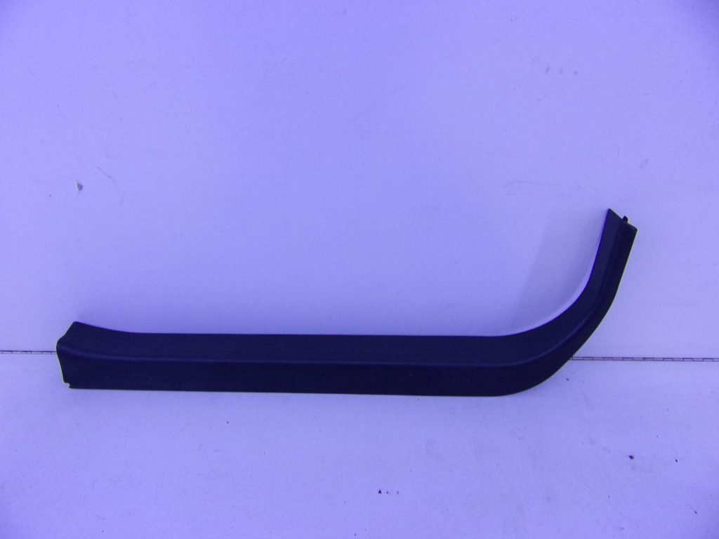 S-KLASSE W220 INSTAPLIJST RECHTSVOOR A2206800235 9B51-0