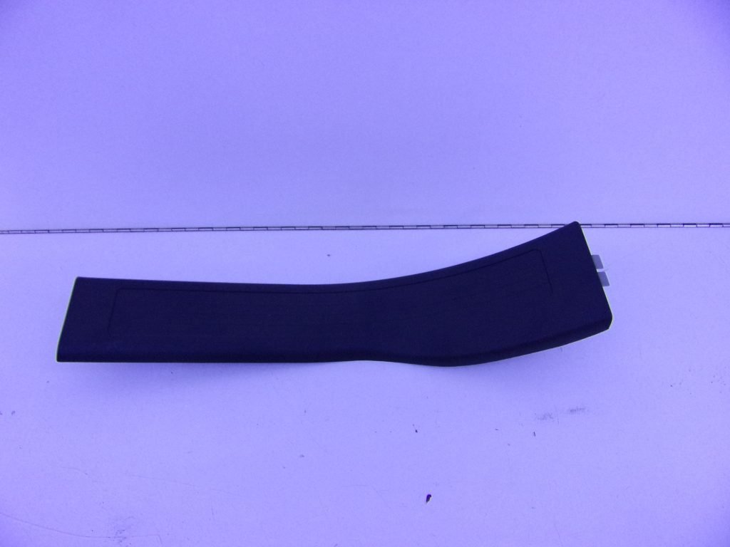 ML-KLASSE W164 INSTAPLIJST ACHTER RECHTS A1646801235 9051-0