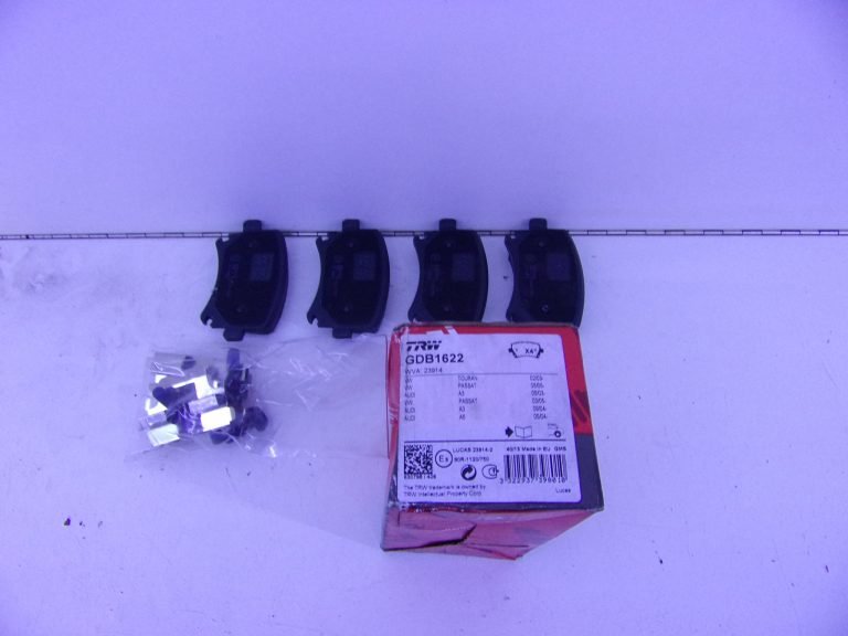 VW GOLF 5 REMBLOKSET VOOR NIEUW 4F0698451D GDB1622 23914-0