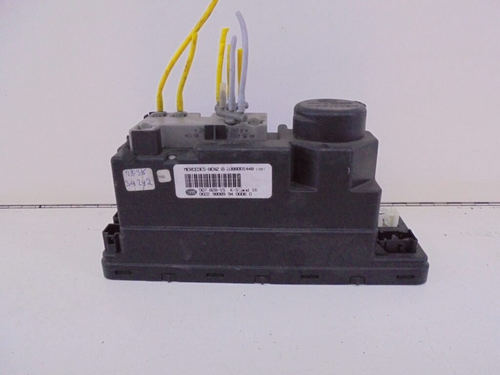 E-KLASSE W210 COMBI CENTRALE VERGRENDELINGS POMP A2088001448-0
