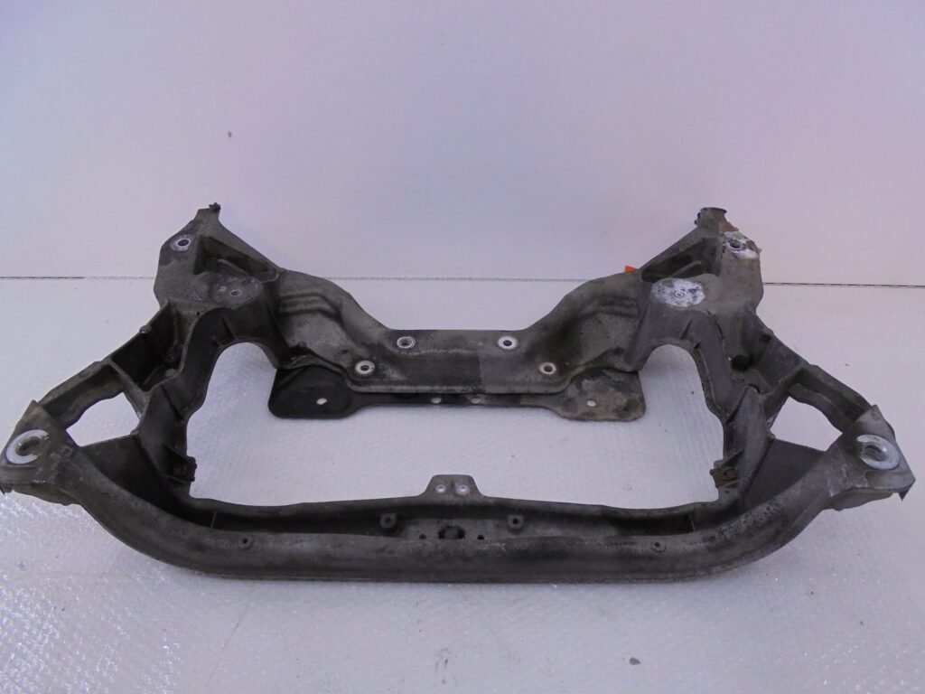 C-KLASSE W203 SUBFRAME VOOR A2036280657-0