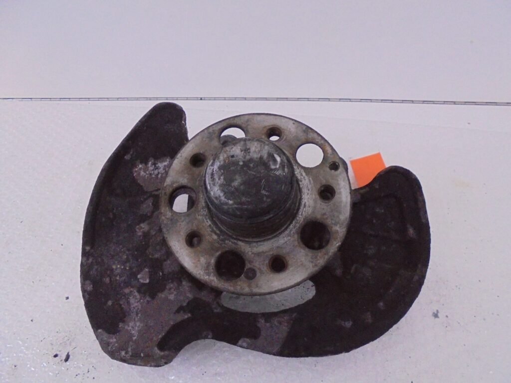 C-KLASSE W203 WIELNAAF RV FUSEE A2093320101-0