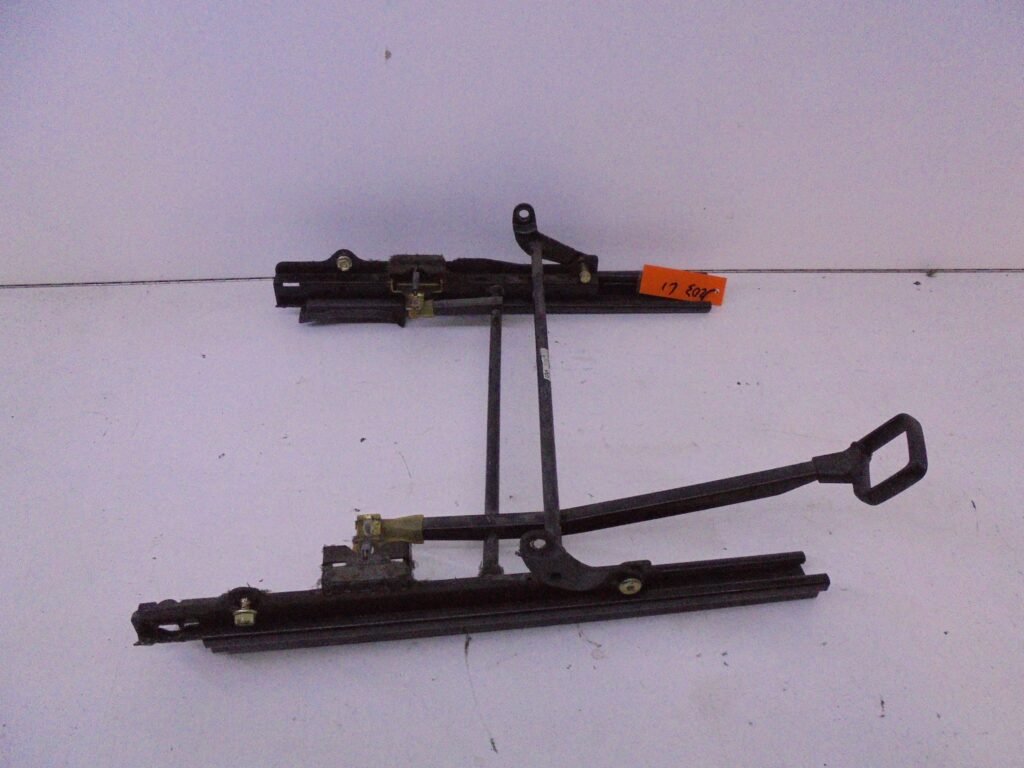 C-KLASSE W203 STOELRAIL LINKS A2039100536-0