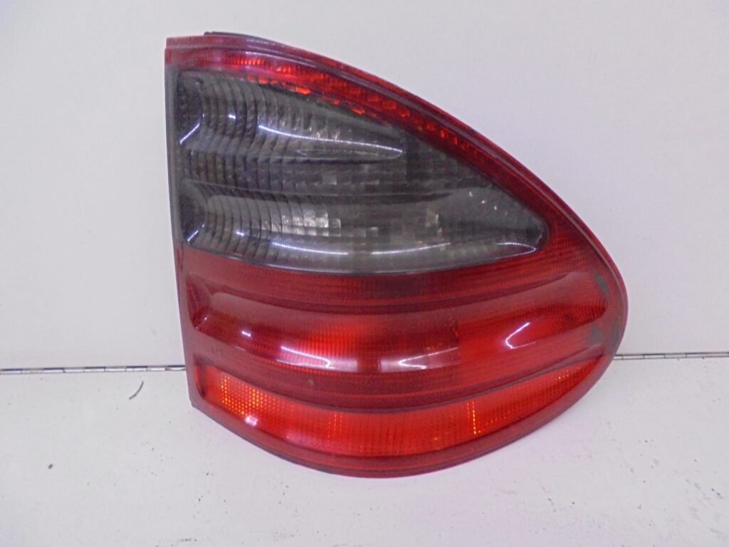 E-KLASSE W210 COMBI FACELIFT ACHTERLICHT RECHTS BUITEN A2108206864-0