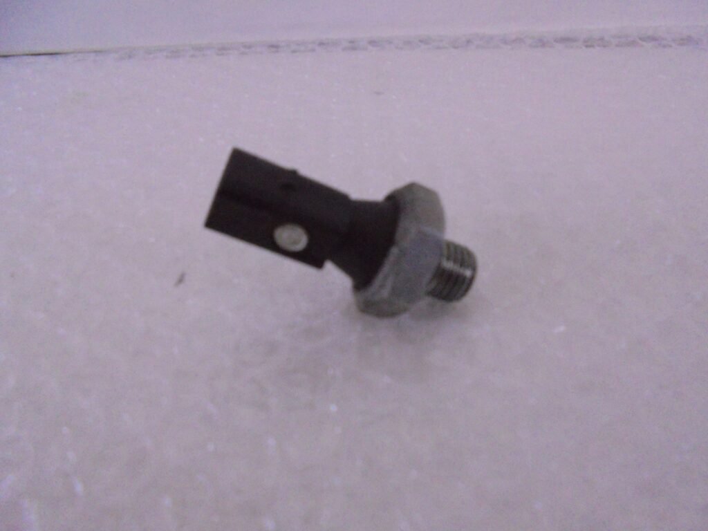 B-KLASSE W245 OLIEDRUKSENSOR A0051537828-0