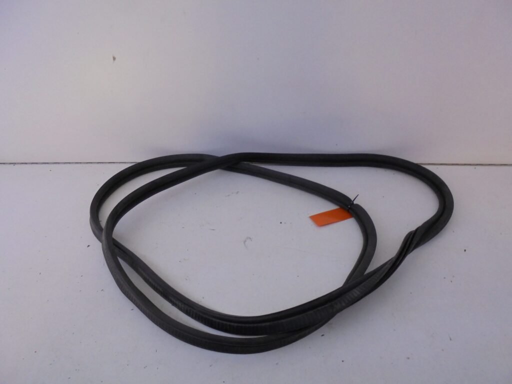 SEAT IBIZA 6J COUPE ACHTERKLEP RUBBER 6J3827705A 9B9-0