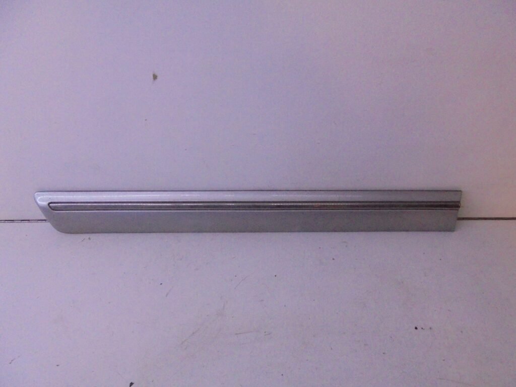 E-KLASSE W210 SIERLIJST RE ACHTERPORTIER A2106900682 9744-0