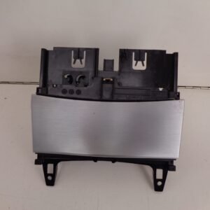C-KLASSE W204 AFLEGVAK IPV ASBAK MIDDENCONSOLE A2046801507