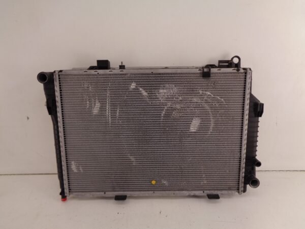 C-KLASSE W202 C250TD RADIATEUR ALS NIEUW A2025005603