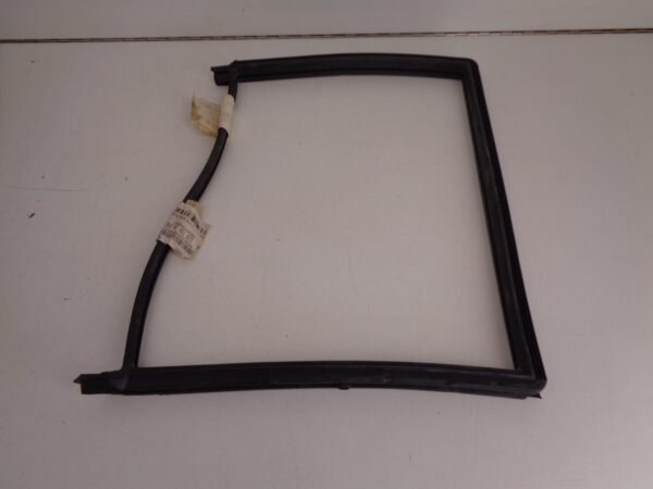 A1237350624 S123 RUITRUBBER RECHTSACHTER NEW OLD STOCK ORIGINEEL MERCEDES-BENZ