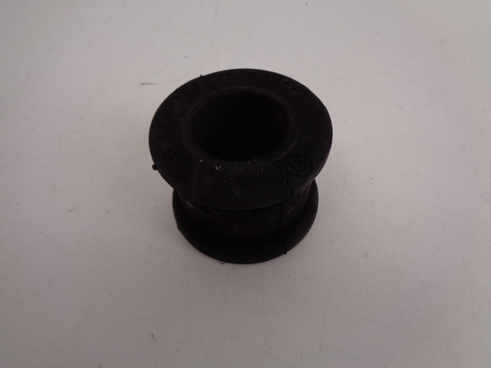 A1243234585 E-KLASSE W124 STABILISATORRUBBER NEW OLD STOCK ORIGINEEL MERCEDES-BENZ
