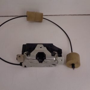 A1647400735 A1647400300 M-KLASSE W164 KOFFERSLOT NEW OLD STOCK ORIGINEEL MERCEDES-BENZ