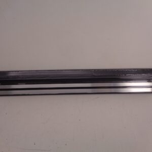 A2106800135 9B51 E-KLASSE W210 INSTAPLIJST VOOR ZWART NEW OLD STOCK ORIGINEEL MERCEDES-BENZ