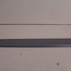 A2106802135 7D66 E-KLASSE W210 INSTAPLIJST LINKSVOOR GRIJS NEW OLD STOCK ORIGINEEL MERCEDES-BENZ