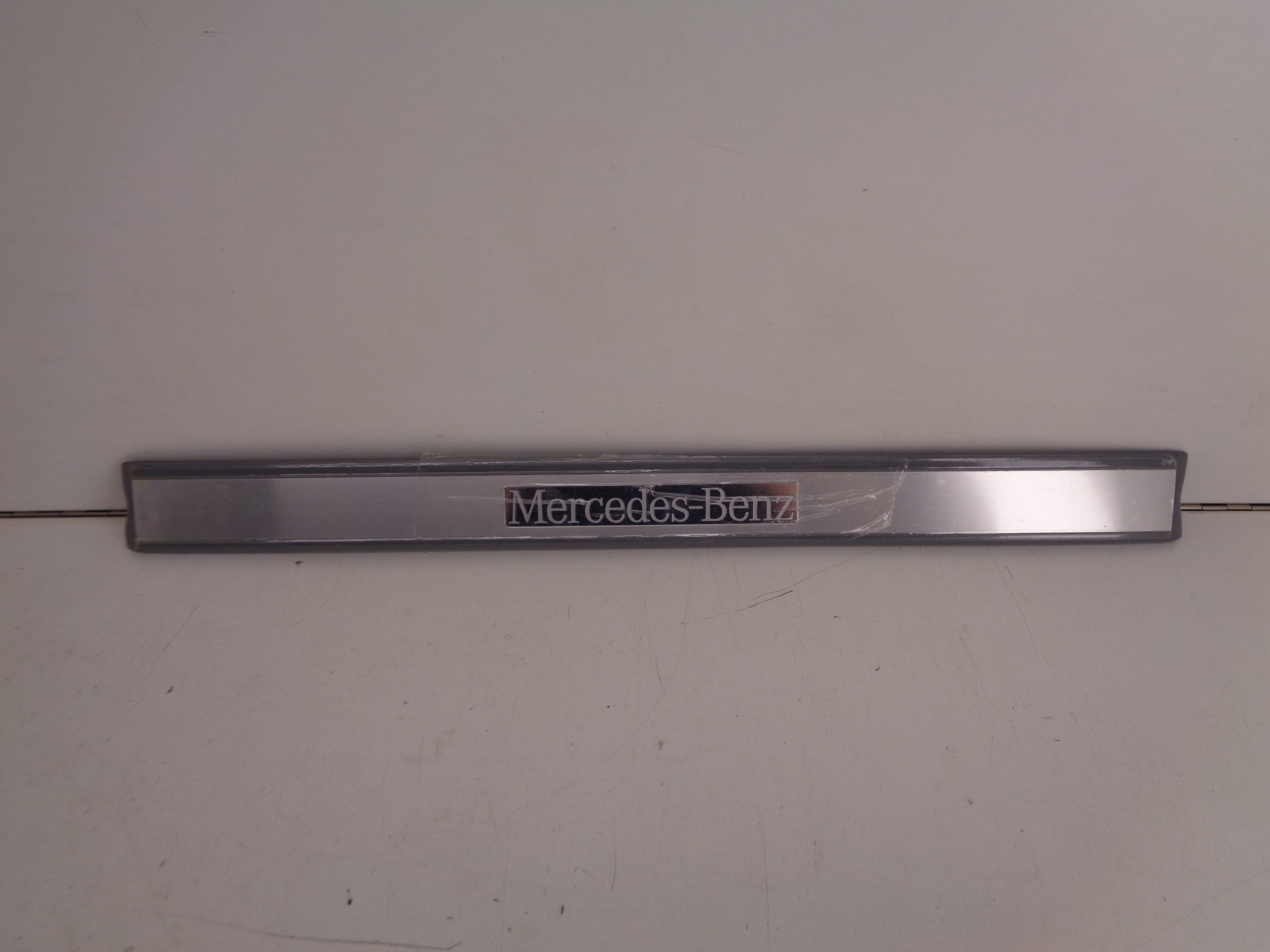 A2106803435 7D66 E-KLASSE W210 INSTAPLIJST VOOR NEW OLD STOCK ORIGINEEL MERCEDES-BENZ