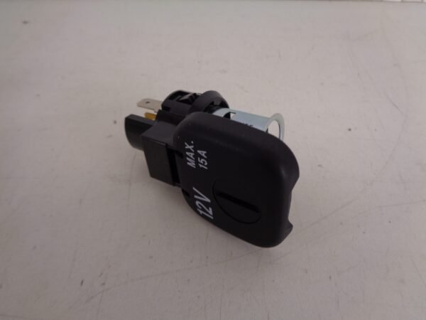 A2108200951 STOPCONTACT 12V/15AMP NEW OLD STOCK ORIGINEEL MERCEDES-BENZ