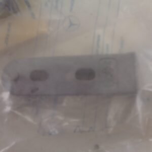 A6017430703 SLUITPLAAT ACHTERDEUR BOVEN NEW OLD STOCK ORIGINEEL MERCEDES-BENZ