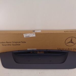 A2118100173 9999 W211 E-KLASSE ACHTERKLEPLIJST NEW OLD STOCK ORIGINEEL MERCEDES-BENZ