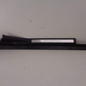 C-KLASSE W203 INSTAPLIJST RECHTSVOOR A2036800835 9B51