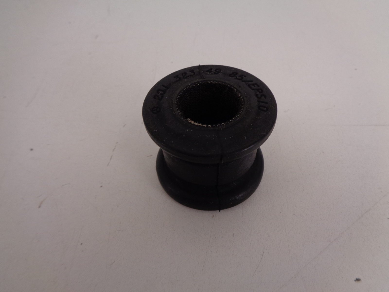 A2013234985 W201 STABILISATORRUBBER NEW OLD STOCK ORIGINEEL MERCEDES-BENZ