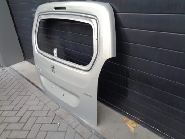 PEUGEOT PARTNER 2010 ACHTERKLEP 9811028680 8701Y6 - Afbeelding 2