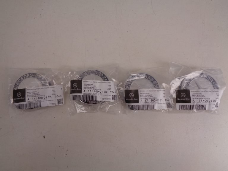 MERCEDES NAAFDOPSET BLACK GLOSS 4X A1714000125 9040 ORIGINEEL