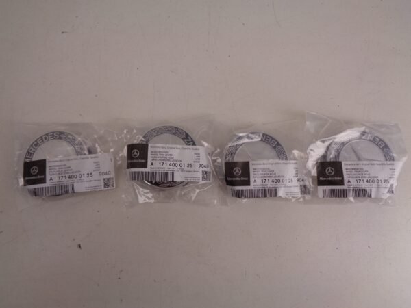 MERCEDES NAAFDOPSET BLACK GLOSS 4X A1714000125 9040 ORIGINEEL