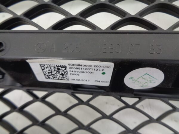 C-KLASSE W205 AMG GRILLE GRIJS A2058800783 - Afbeelding 2