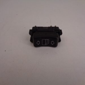 C-KLASSE W202 RAAMBEDIENINGSSCHAKELAAR RECHTSACHTER A2028205210