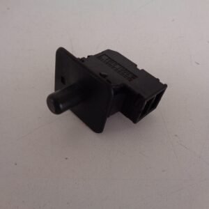 C-KLASSE W202 PORTIERSCHAKELAAR A2028202110