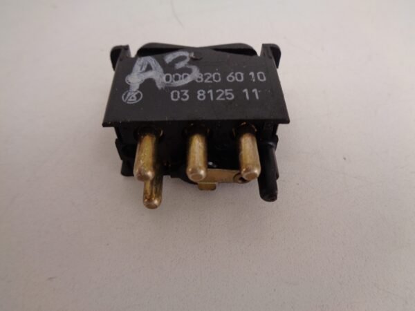 190-SERIE W201 ACHTERRUIT VERWARWARMINGSCHAKELAAR A0008206010 - Afbeelding 2