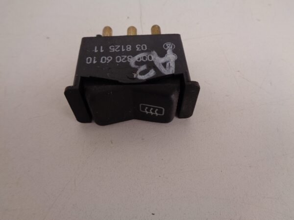 190-SERIE W201 ACHTERRUIT VERWARWARMINGSCHAKELAAR A0008206010
