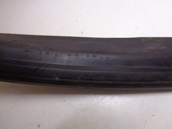 E-KLASSE W124 RUBBER ACHTERRUIT LINKS GEBRUIKT A1246700708 - Afbeelding 2
