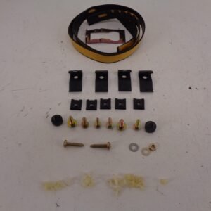 A1145860588 W114/W115 GRIL MONTAGE SET NEW OLD STOCK ORIGINEEL MERCEDES-BENZ