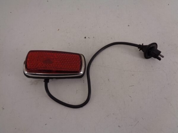 W115 ZIJMARKERINGSLAMP ROOD GEBRUIKT A0008260341