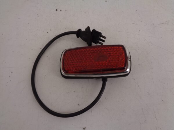 W115 ZIJMARKERINGSLAMP ROOD GEBRUIKT A0008260441