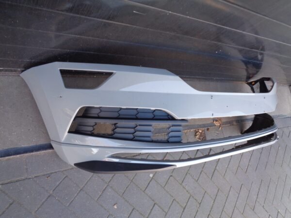 SKODA KAROQ VOORBUMPER GEBRUIKT 57A807221 - Afbeelding 3