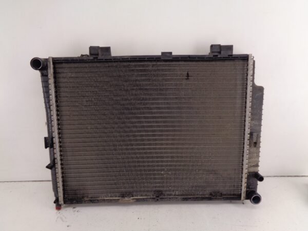E-KLASSE W210 E220CDI RADIATEUR A2105006203