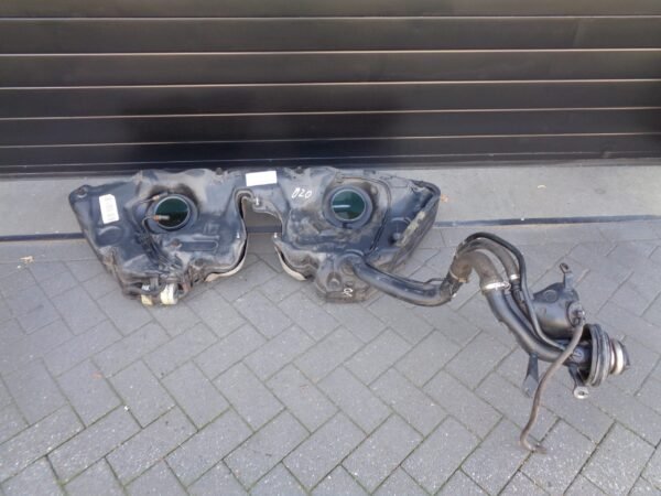 CLK-KLASSE W209 BRANDSTOFTANK A2034709201