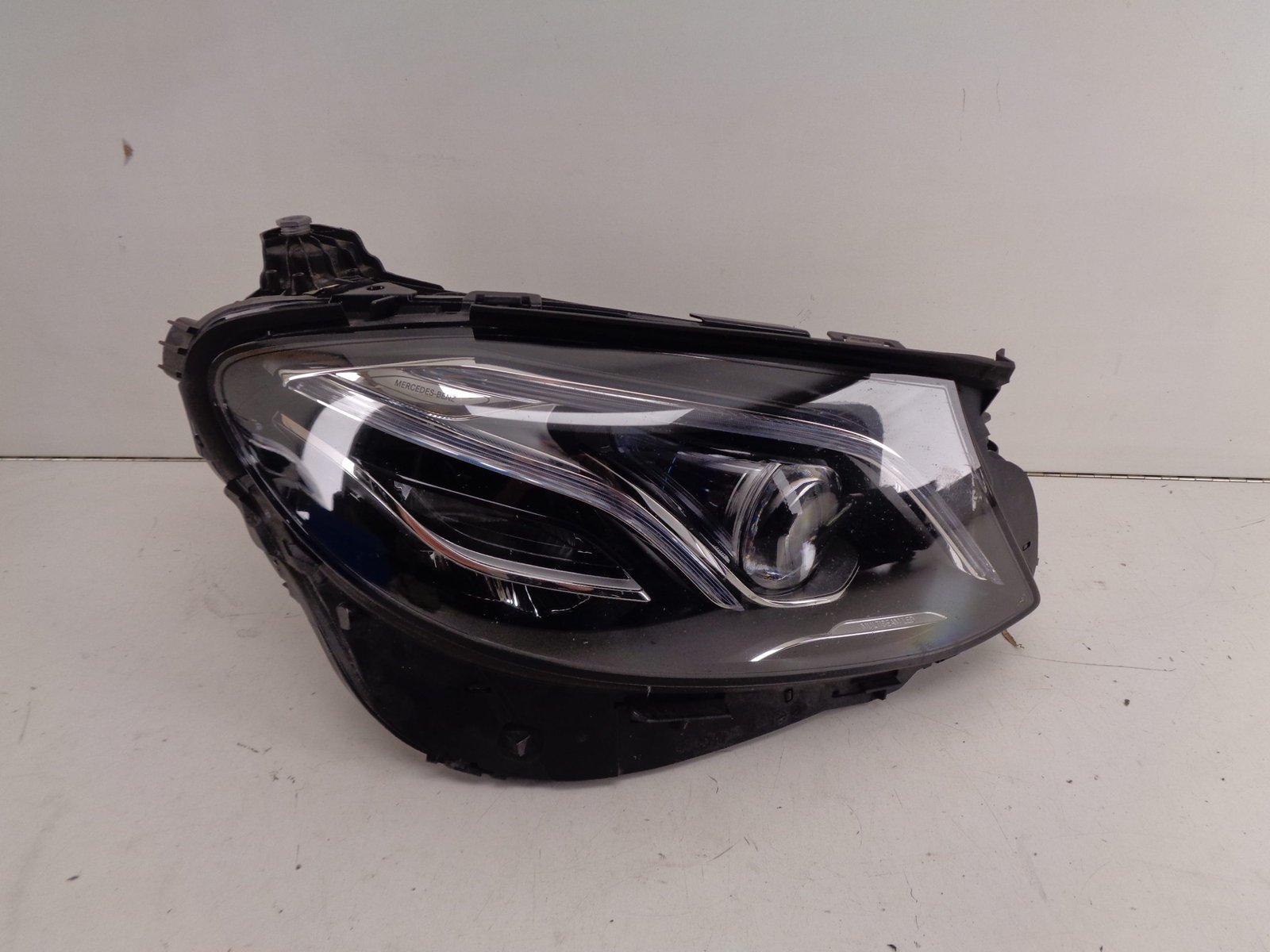 E-KLASSE W213 MULTIBEAM LED KOPLAMP RECHTS A2139064804 SCHEURTJE