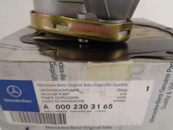 A0002303165 OM601 602 603 VACUUMPOMP NEW OLD STOCK ORIGINEEL MERCEDES-BENZ - Afbeelding 2
