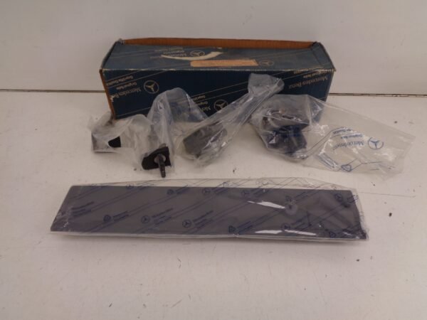 190 SERIE W201 SLOTENSET GEBRUIKT A2018902067