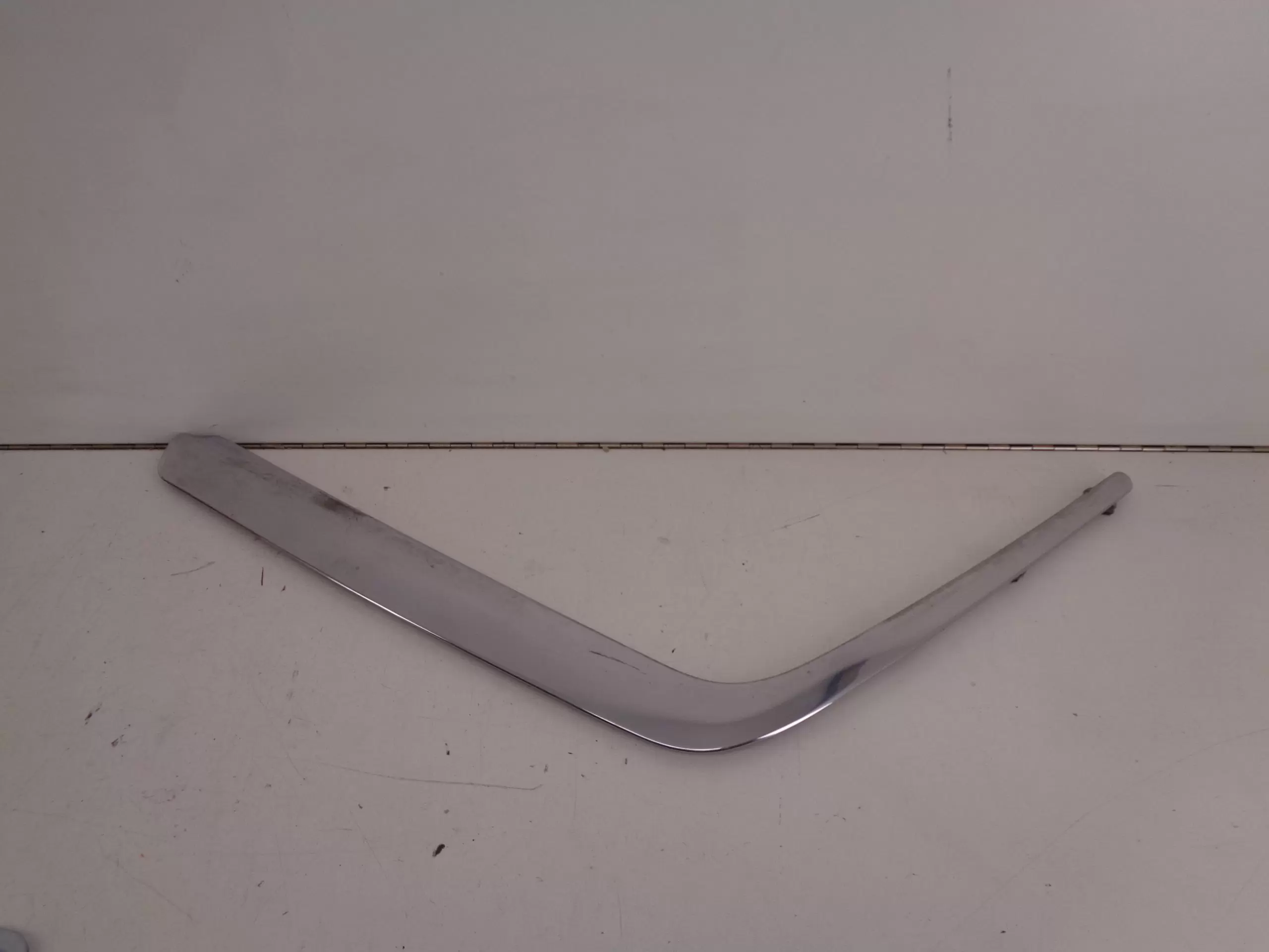 E-KLASSE W124 CHROME LIJST VOORBUMPER LINKS A1248801336