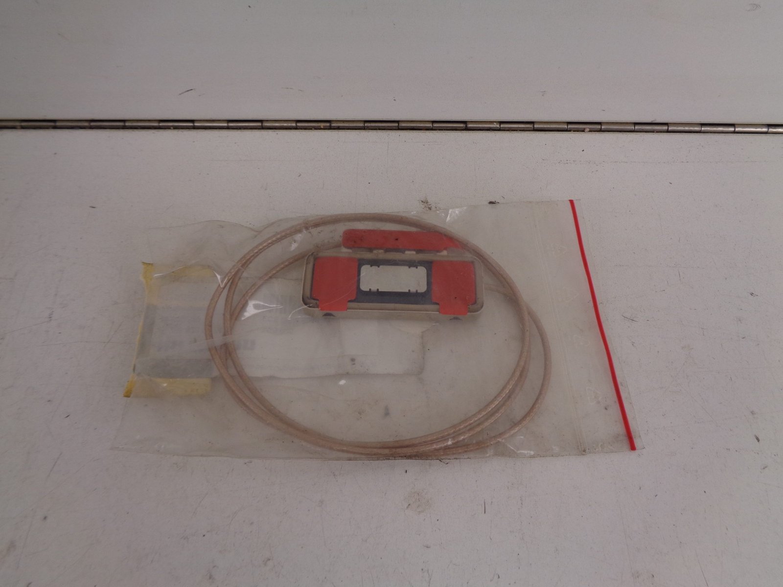 A2038230074 C-KLASSE W203 ANTENNEVOET BINNEN NEW OLD STOCK ORIGINEEL MERCEDES-BENZ