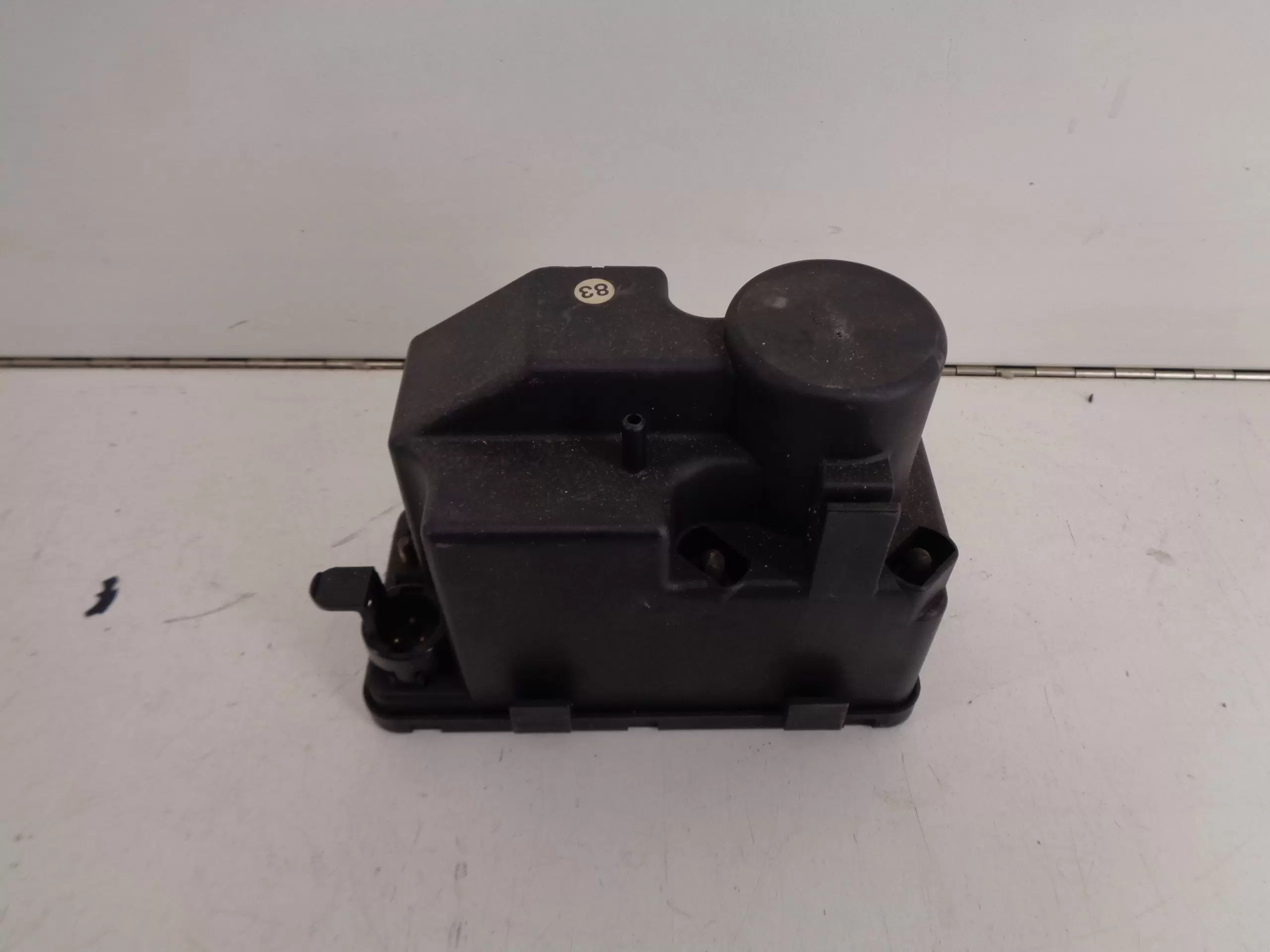 190 SERIE W201 CENTRALE VERGRENDELINGS POMP A0008000548