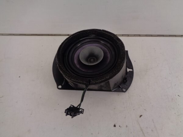 C-KLASSE W202 SPEAKER LINKSACHTER A2028208302