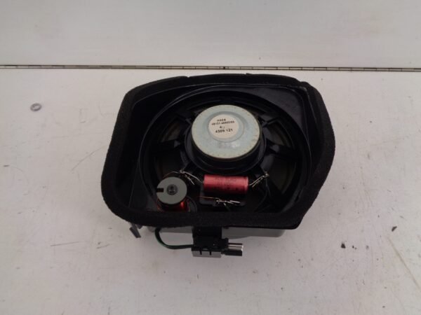C-KLASSE W202 SPEAKER RECHTSACHTER HOEDENPLANK A2028207402