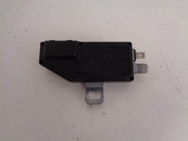 C-KLASSE W202 ANTENNE VERSTERKER A2028201989