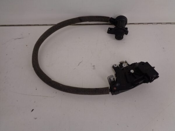 C-KLASSE W204 KOFFERBAKSLOT A2047500185